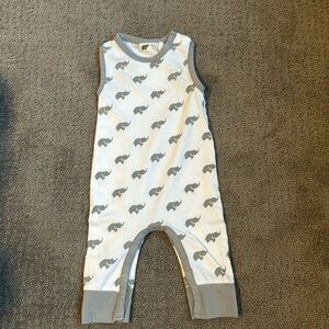 Monica and Andy adorable sleeveless one piece 0-3 month